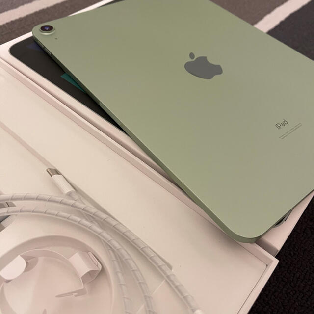 Apple(アップル)の『中古品』Apple iPad  Air4 green 64GB スマホ/家電/カメラのPC/タブレット(タブレット)の商品写真