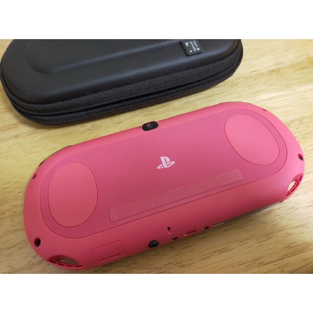 PlayStation Vita(プレイステーションヴィータ)のPSvita2000 ピンク/ブラック wifi エンタメ/ホビーのゲームソフト/ゲーム機本体(携帯用ゲーム機本体)の商品写真