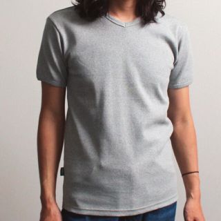 アヴィレックス(AVIREX)の新品アヴィレックスMサイズVネック定番半袖ティーシャツ！(Tシャツ/カットソー(半袖/袖なし))