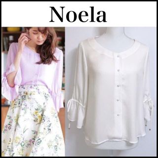 ノエラ(Noela)の〖未使用に近い〗大人可愛いボタン ギャザーリボン ブラウス(シャツ/ブラウス(長袖/七分))