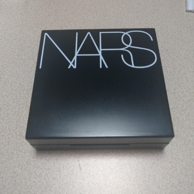 NARS(ナーズ)の【値下げ】NARSクッションファンデ ケース 箱 容器 コスメ/美容のベースメイク/化粧品(ファンデーション)の商品写真