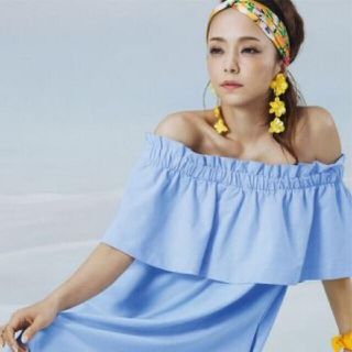 エイチアンドエム(H&M)の安室奈美恵 さん H＆M コラボ ブルーワンピース(ひざ丈ワンピース)