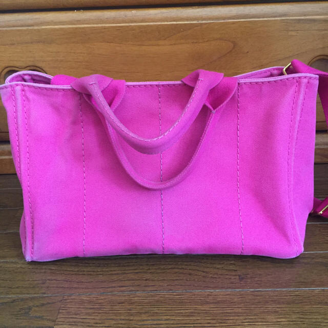 PRADA(プラダ)のプラダ カナパ ピンク Mサイズ バッグ レディースのバッグ(トートバッグ)の商品写真