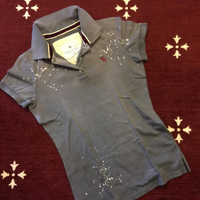 Abercrombie&Fitch(アバクロンビーアンドフィッチ)のアバクロヴィンテージ加工ペイントポロシャツ レディースのトップス(ポロシャツ)の商品写真