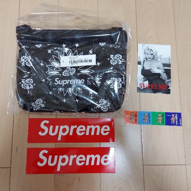 Supreme(シュプリーム)の新品 Supreme Bandana Tarp Side Bag BLACK メンズのバッグ(その他)の商品写真