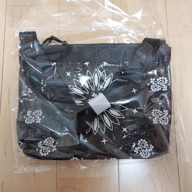 Supreme(シュプリーム)の新品 Supreme Bandana Tarp Side Bag BLACK メンズのバッグ(その他)の商品写真