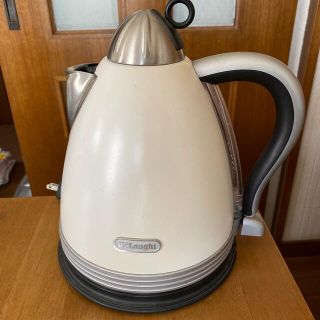 デロンギ(DeLonghi)の電気式コードレスケトル(電気ケトル)