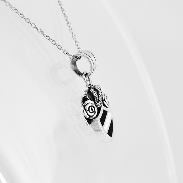 ジャスティンデイビス SPJ380 RAMBLIN ROSE PENDANT