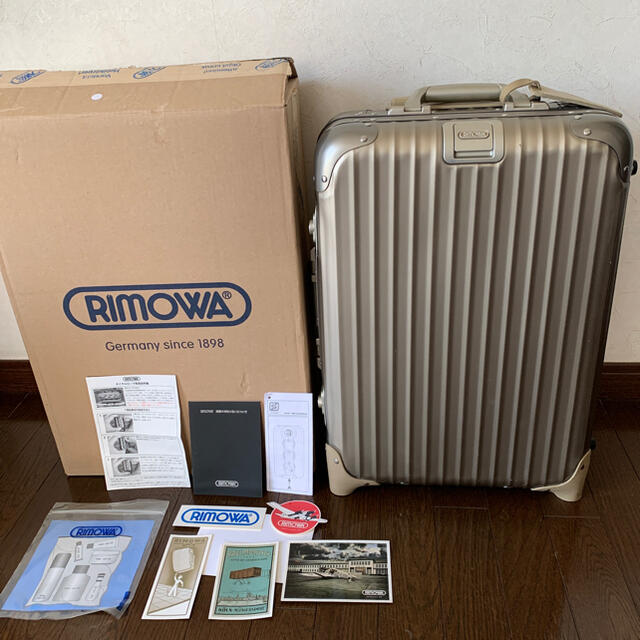 RIMOWA(リモワ)のRIMOWA TOPAS No:94452　2輪35L機内持込可　チタンコールド レディースのバッグ(スーツケース/キャリーバッグ)の商品写真