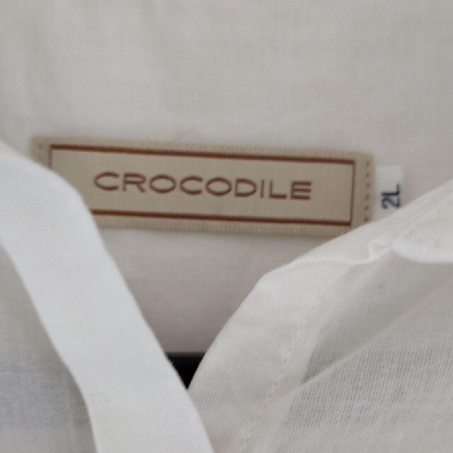 Crocodile(クロコダイル)の【クロコダイル】白シャツ2L新品　定価9000円の商品　オーバーシャツ　タグ付き レディースのトップス(シャツ/ブラウス(長袖/七分))の商品写真