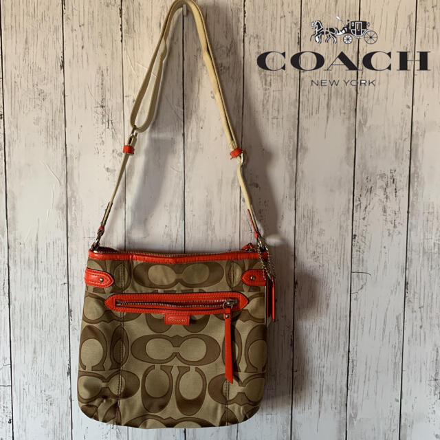 COACH(コーチ)のコーチ　coach  ショルダーバッグ　オレンジ×ベージュ レディースのバッグ(ショルダーバッグ)の商品写真