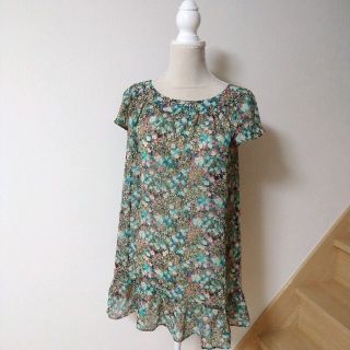 アニエスベー(agnes b.)の美品　agnès b.　花柄　フラワープリント　チュニック　シフォン(チュニック)