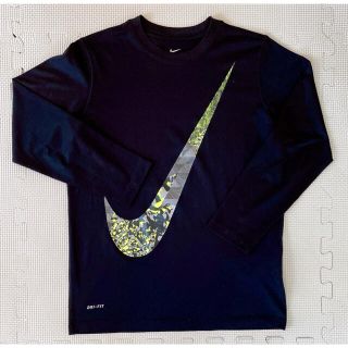 ナイキ(NIKE)の【美品】★NIKE★ナイキ★ロンT★キッズS★140★黒(Tシャツ/カットソー)