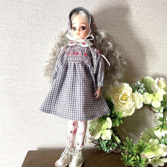 リカちゃんハンドメイド服　スモッキングとミニ薔薇刺繍のワンピースセット