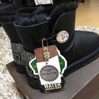 アグ(UGG)の☆新品未使用☆UGGレザーショートブーツSwarovski (ブーツ)