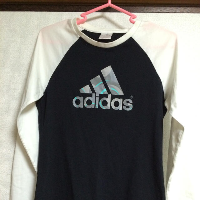 adidas(アディダス)のアディダス Tシャツ レディースのトップス(Tシャツ(長袖/七分))の商品写真