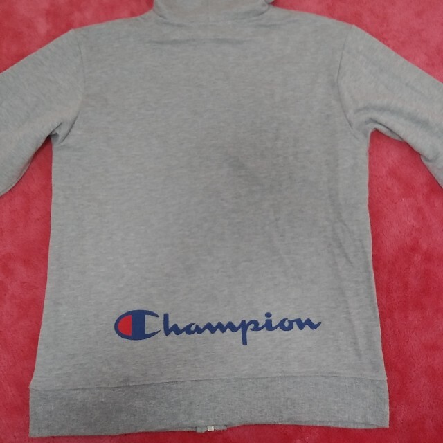 Champion(チャンピオン)のチャンピオン　グレーパーカー 160センチ レディースのトップス(パーカー)の商品写真