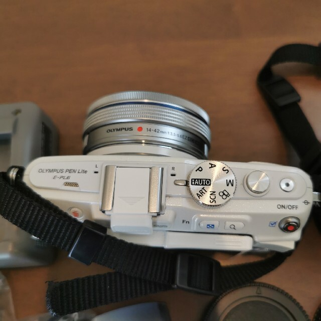 オリンパス　デジカメ　デジタルカメラ　e-pl6 オリンパスペンライト
