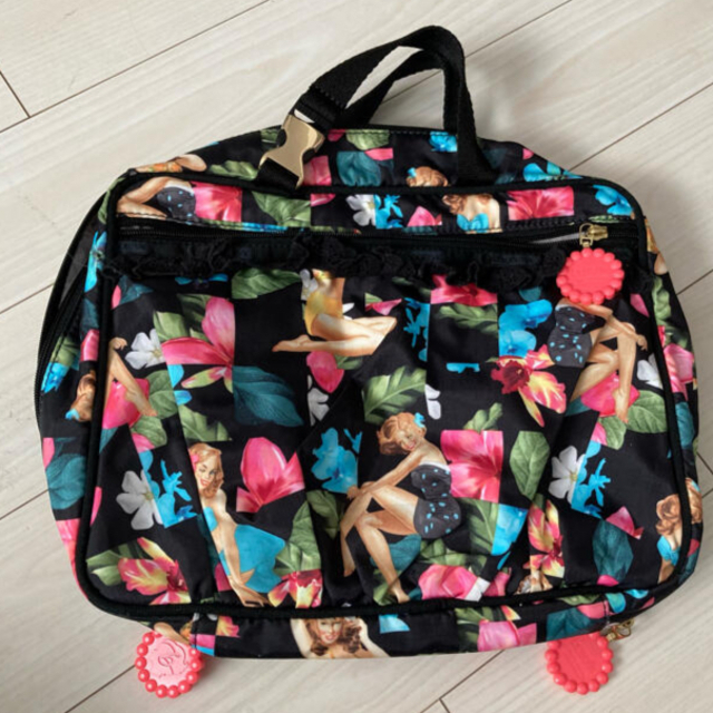 LeSportsac(レスポートサック)のレスポートサック　ベネフィット　トラベルポーチ　おむつ入れ　マザーズバッグ キッズ/ベビー/マタニティのおむつ/トイレ用品(ベビーおむつバッグ)の商品写真