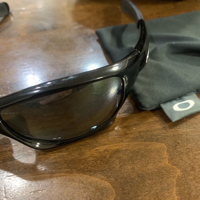 Oakley(オークリー)のオークリーピットブル　シルバー偏光レンズ メンズのファッション小物(サングラス/メガネ)の商品写真