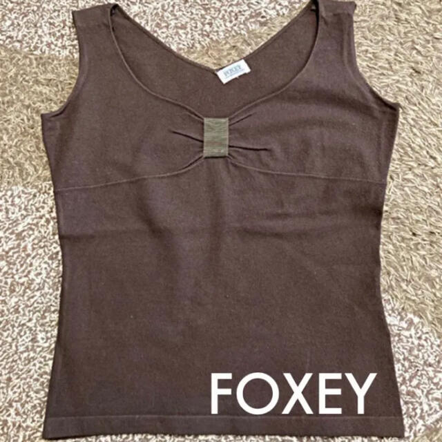 FOXEY(フォクシー)のFOXEY フォクシー　キャミソール タンクトップ　リボン　ブラウン　茶色 レディースのトップス(タンクトップ)の商品写真