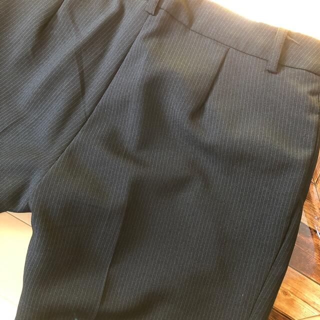 AEON(イオン)のレディース　スーツ　パンツ　のみ　ブラック　ピンストライプ　 レディースのフォーマル/ドレス(スーツ)の商品写真
