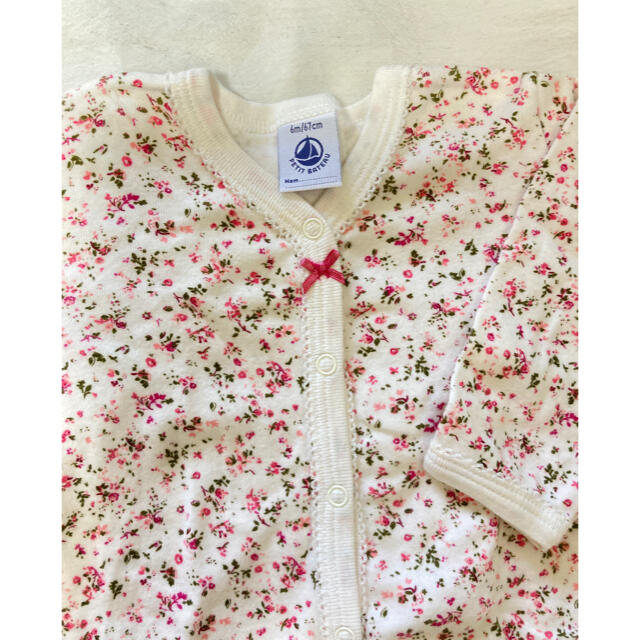 PETIT BATEAU(プチバトー)の【新品】プチバトー  花柄　ロンパース  足付き　6m/67cm キッズ/ベビー/マタニティのベビー服(~85cm)(ロンパース)の商品写真