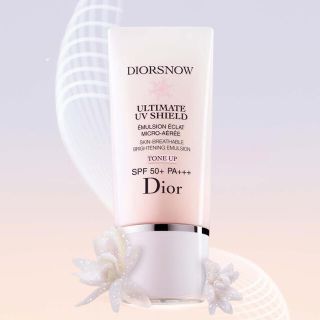 ディオール(Dior)の【新品】スノー UVシールド トーンアップ (日焼け止め/サンオイル)