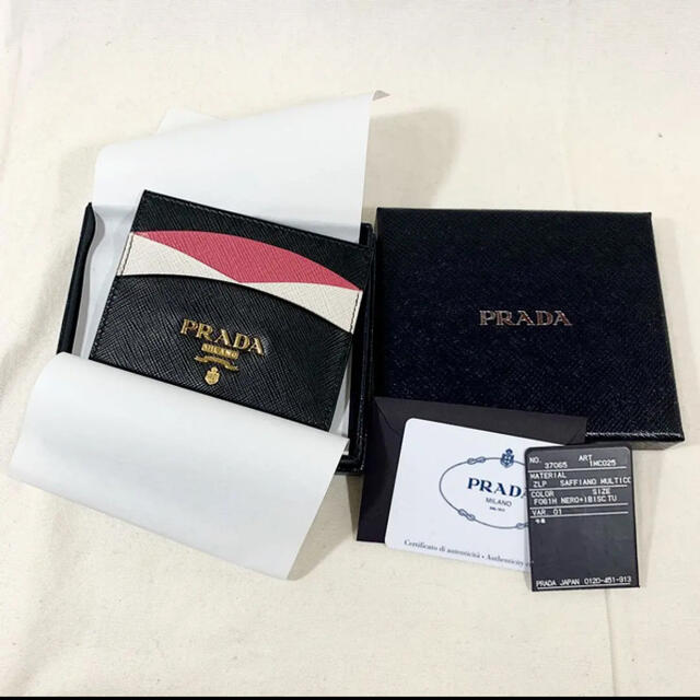 PRADA(プラダ)のユッコ様専用　プラダ  カードケース　PRADA レディースのファッション小物(名刺入れ/定期入れ)の商品写真