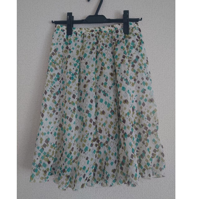 グリーン系　スカート　緑系　春夏 レディースのスカート(ひざ丈スカート)の商品写真