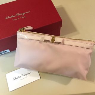 サルヴァトーレフェラガモ(Salvatore Ferragamo)のフェラガモ ヴァラリボン ポーチ(ポーチ)