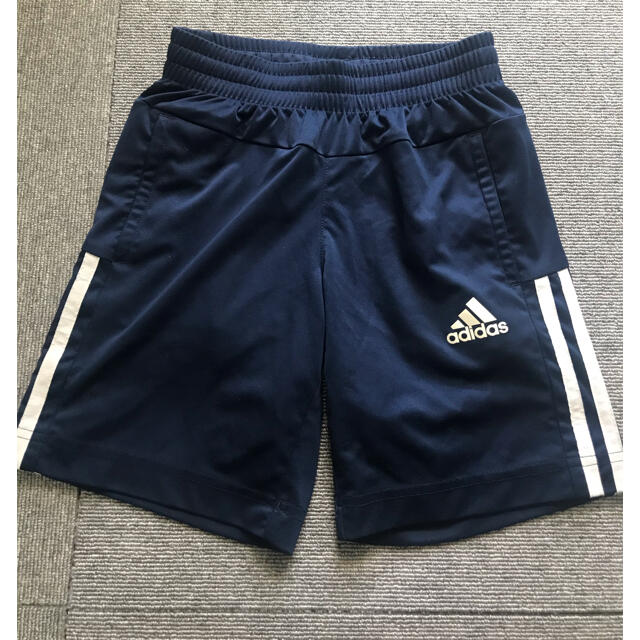 adidas(アディダス)のadidasアディダス短パン キッズ/ベビー/マタニティのキッズ服男の子用(90cm~)(パンツ/スパッツ)の商品写真