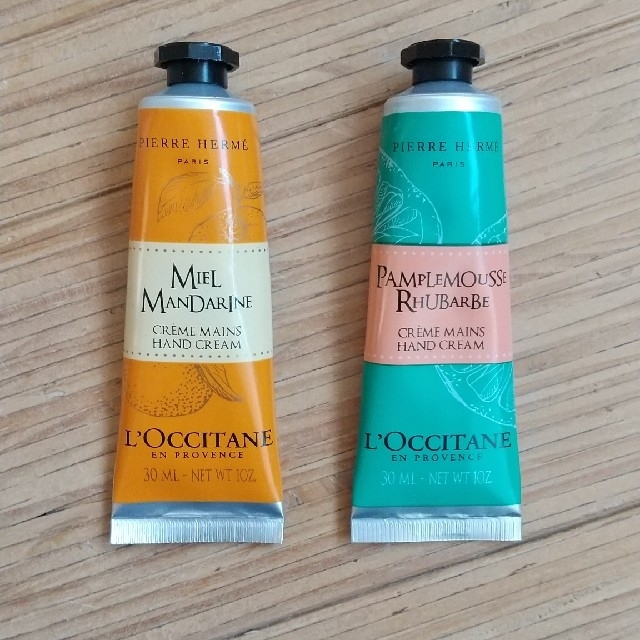 L'OCCITANE(ロクシタン)の【ゆみ様専用】ハンドクリーム 2点ポーチなし コスメ/美容のボディケア(ハンドクリーム)の商品写真