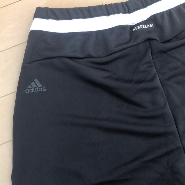 adidas(アディダス)の最終値下げ‼︎ 新品☆adidas ロゴ入りハーフパンツ レディースのパンツ(ハーフパンツ)の商品写真