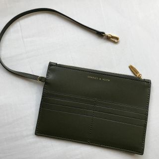 チャールズアンドキース(Charles and Keith)のCHARLES&KEITH カードケース　ポーチ　バッグインバッグ(ポーチ)