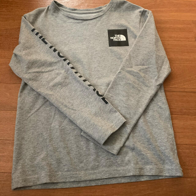 THE NORTH FACE(ザノースフェイス)のTHE NORTH FACE キッズ　140 長袖Tシャツ キッズ/ベビー/マタニティのキッズ服男の子用(90cm~)(Tシャツ/カットソー)の商品写真