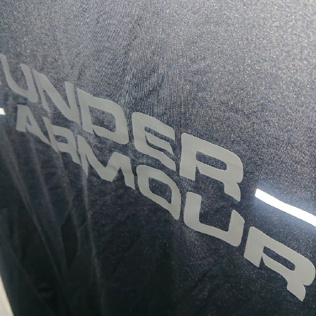 UNDER ARMOUR(アンダーアーマー)のピッさん専用 アンダーアーマー トレーニングシャツ 黒 半袖 サイズLG 長袖 スポーツ/アウトドアのトレーニング/エクササイズ(トレーニング用品)の商品写真