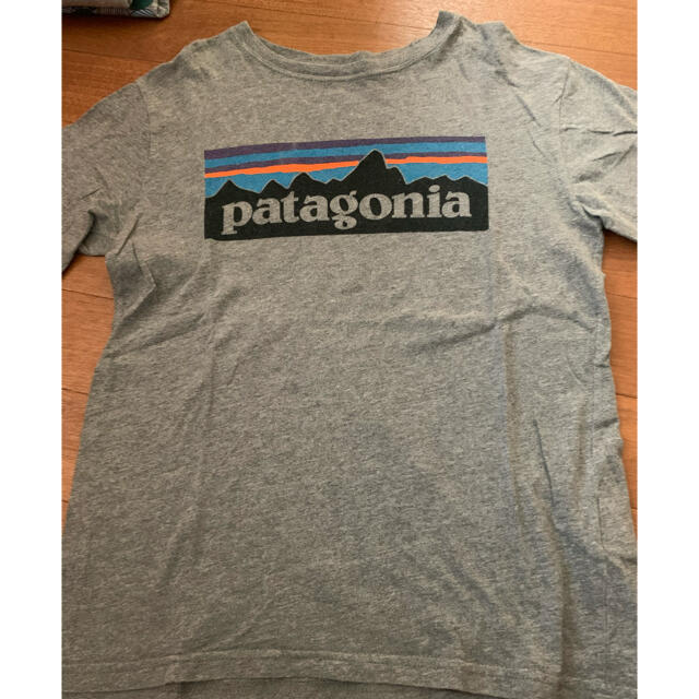 patagonia(パタゴニア)のpatagonia  パタゴニア  キッズ 半袖Tシャツ　Sサイズ キッズ/ベビー/マタニティのキッズ服男の子用(90cm~)(Tシャツ/カットソー)の商品写真