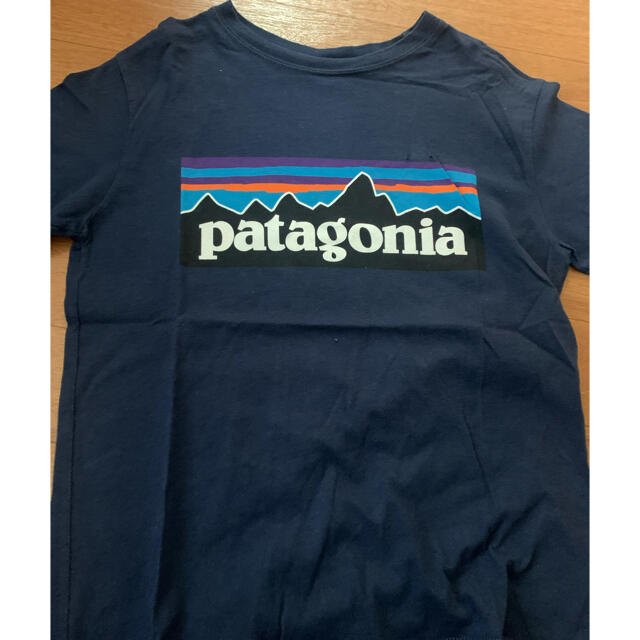 patagonia(パタゴニア)のpatagonia パタゴニア  キッズ　半袖Tシャツ　XS キッズ/ベビー/マタニティのキッズ服男の子用(90cm~)(Tシャツ/カットソー)の商品写真