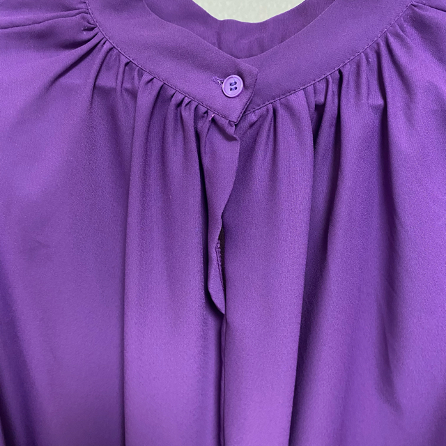 銀座マギー(ギンザマギー)の銀座マギー　超美品　紫トップス レディースのトップス(シャツ/ブラウス(半袖/袖なし))の商品写真