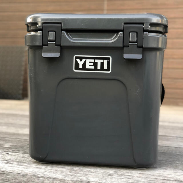 Snow Peak(スノーピーク)のyeti roadie 24 チャコール イエティ　ローディ クーラーボックス スポーツ/アウトドアのアウトドア(その他)の商品写真