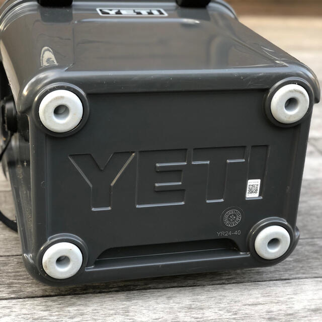 Snow Peak(スノーピーク)のyeti roadie 24 チャコール イエティ　ローディ クーラーボックス スポーツ/アウトドアのアウトドア(その他)の商品写真