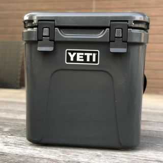 スノーピーク(Snow Peak)のyeti roadie 24 チャコール イエティ　ローディ クーラーボックス(その他)