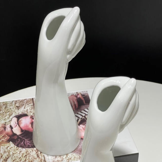 ZARA HOME(ザラホーム)のフラワーベース　韓国インテリア♡手　花瓶　肖像彫刻♥ホワイト ハンドメイドのインテリア/家具(インテリア雑貨)の商品写真