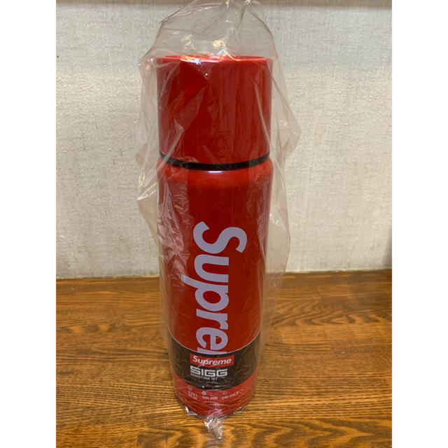 Supreme(シュプリーム)のsupreme SIGG 0.75L Bottle 赤 水筒　 キッズ/ベビー/マタニティの授乳/お食事用品(水筒)の商品写真