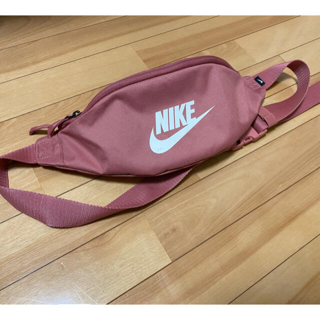 NIKE(ナイキ)のNIKE ナイキ ヘリテージ ヒップ パック レディースのバッグ(ボディバッグ/ウエストポーチ)の商品写真