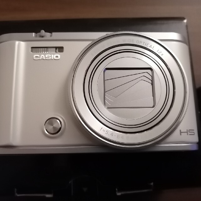 超美品デジタルカメラ　CASIO　ZR3200　ホワイト30インチチルト液晶