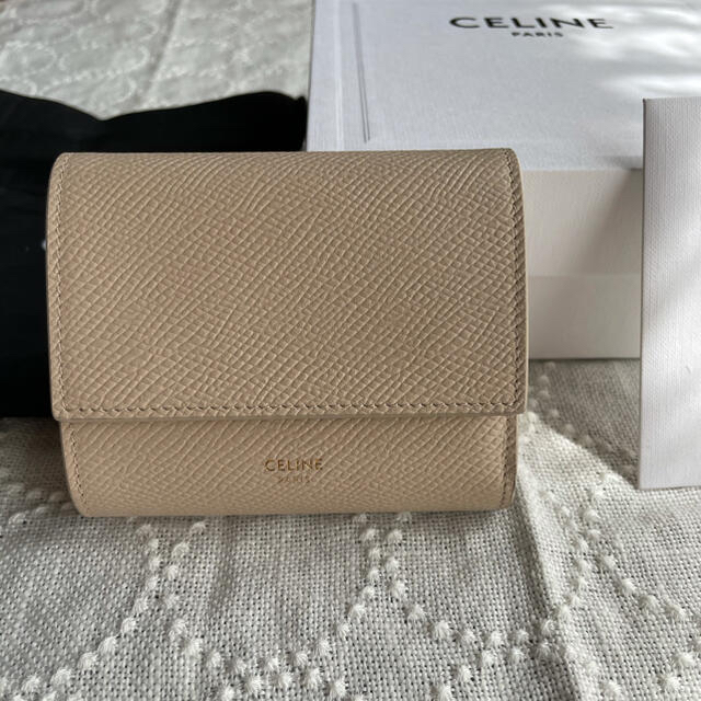 celine(セリーヌ)の専用☆極美品☆セリーヌ　スモール　トリフォーフドウォレット　パウダー レディースのファッション小物(財布)の商品写真