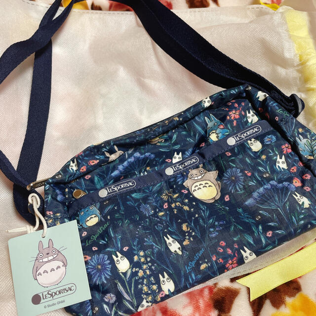 LeSportsac(レスポートサック)の【限定完売品】レスポートサック　ミニショルダー　トトロボタニカル レディースのバッグ(ショルダーバッグ)の商品写真