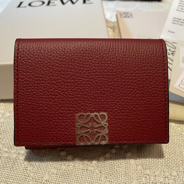 LOEWE(ロエベ)の新品未使用☆ロエベ　6CC 三つ折り財布　新色　ベリー レディースのファッション小物(財布)の商品写真